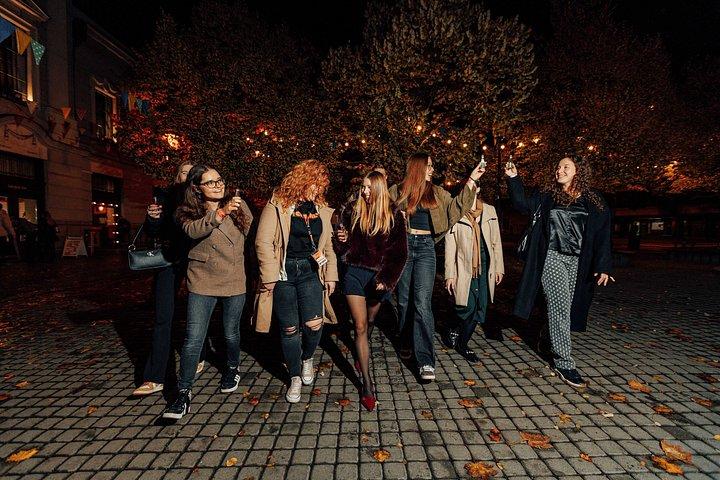 Bratislava : Pub Crawl mit VIP-Eintritt, Freischnaps und Bier