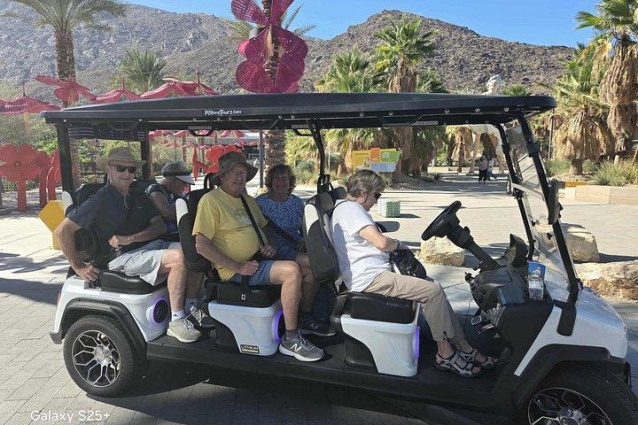 Explore a arquitetura medieval de Palm Springs em estilo
