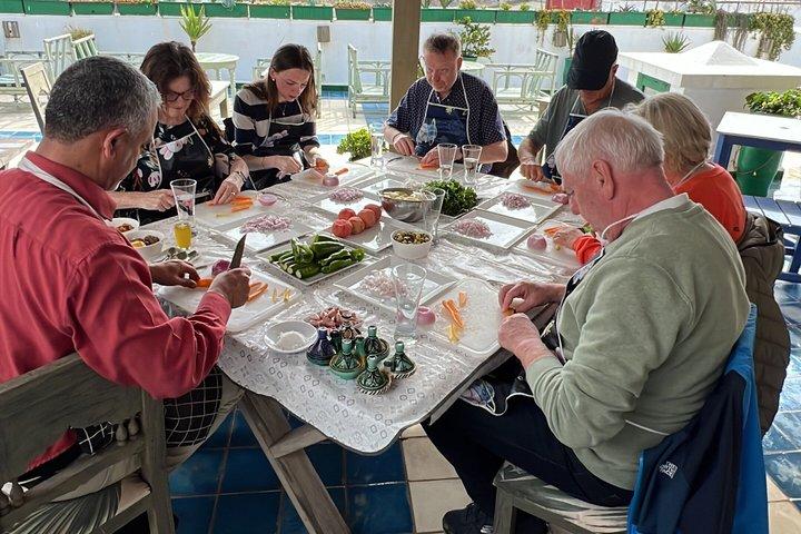 Traditionell marockansk mat i Essaouira – utsikt över Medina