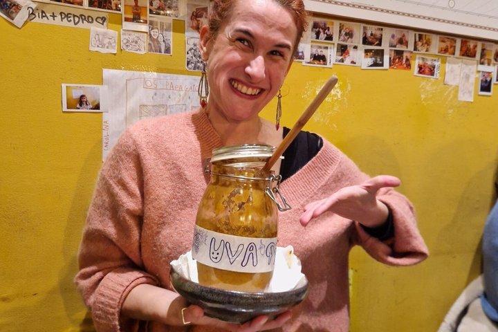 リスボンフードワインツアー12のテイスティング歴史的な近隣地区を巡る
