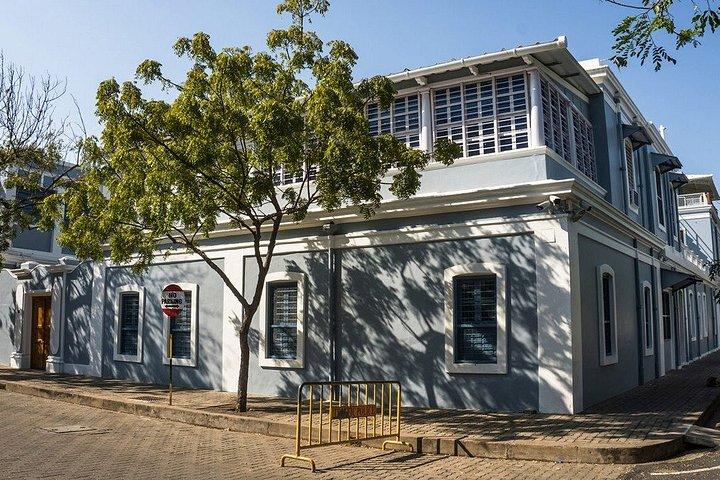 マハーバリプラムとポンディシェリー日帰りツアー（オーロビル訪問付き）