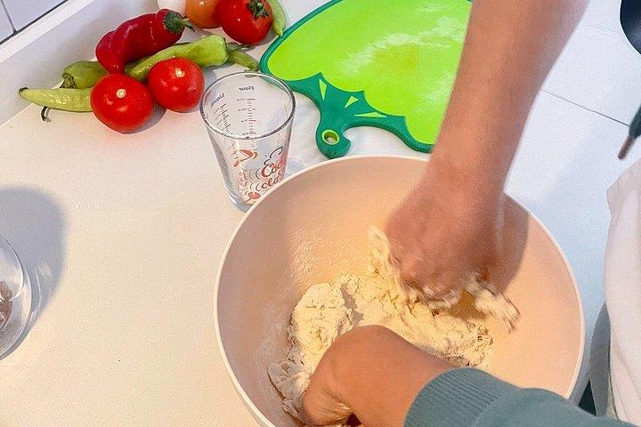 アンタルヤで地元のお母さんとトルコ式朝食を調理