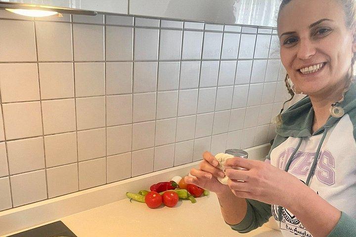 アンタルヤで地元のお母さんとトルコ式朝食を調理