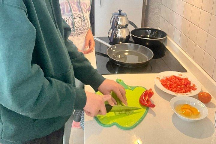 アンタルヤで地元のお母さんとトルコ式朝食を調理