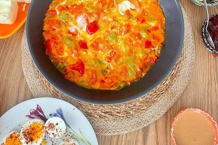 アンタルヤで地元のお母さんとトルコ式朝食を調理