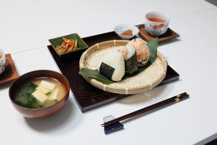 Nara: Authentic Onigiri Cooking Class & Meal in a Local Home