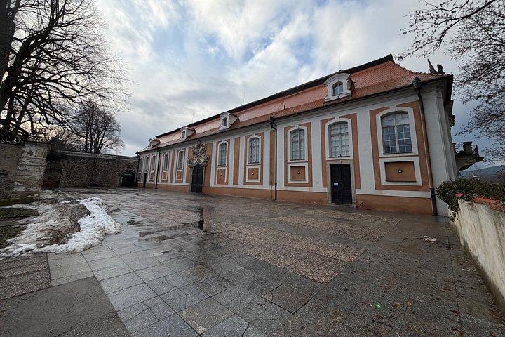 Vienna to Prague private transfer with stop in Cesky Krumlov