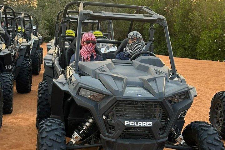 ドバイ VIP デザート サファリ & サンセット、ラクダ乗り、プレミアム ディナー