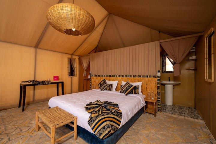 Overnight stay in the Agafay Desert, Deluxe Tent with Show and Swimming Pool