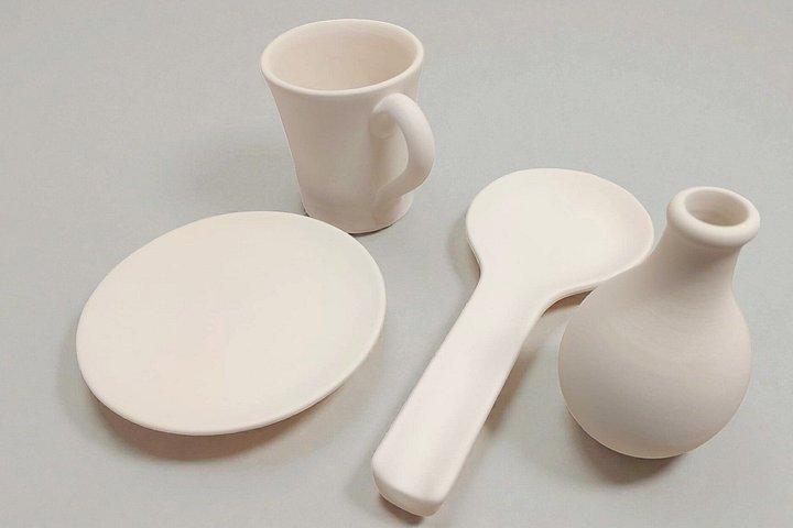 Ceramiche Corsini: 私たちの工房を訪れて、一緒に飾り付けをしてみましょう。