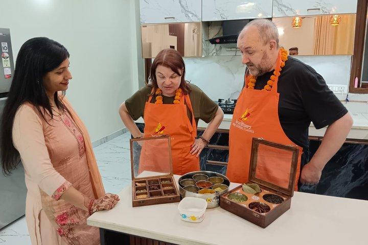 Veg and Non veg : プライベートクッキング教室 in Delhi home (7食)