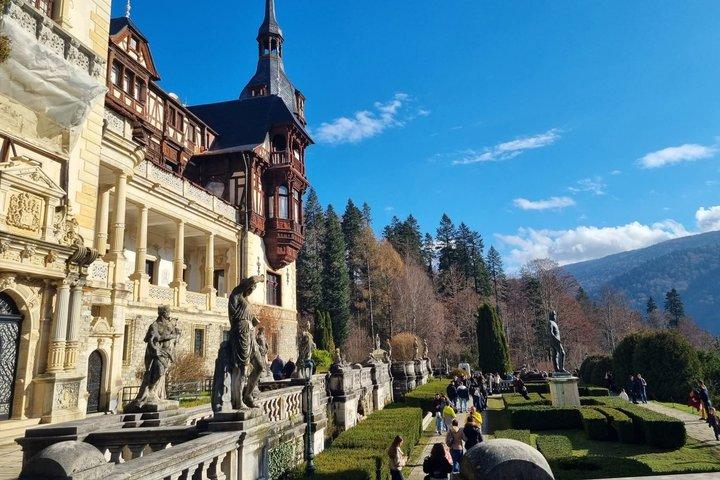 ペレス城ブラン城ラスノフ要塞とシナイア修道院
