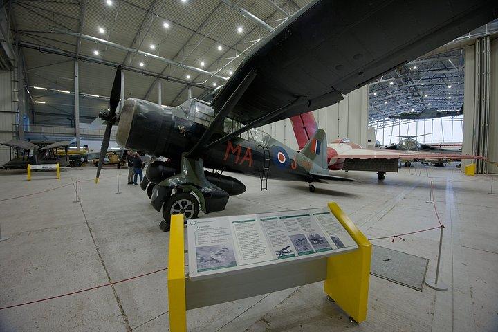 ダックスフォードIWM飛行場WW2プライベートカートリップロンドンホテルピックアップ