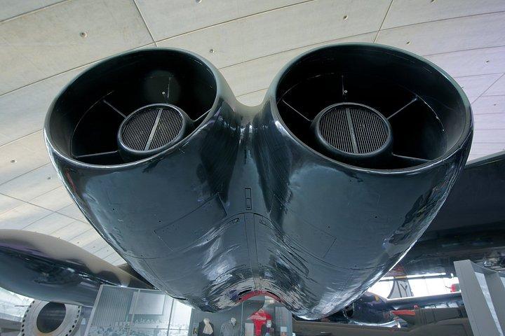 ダックスフォードIWM飛行場WW2プライベートカートリップロンドンホテルピックアップ