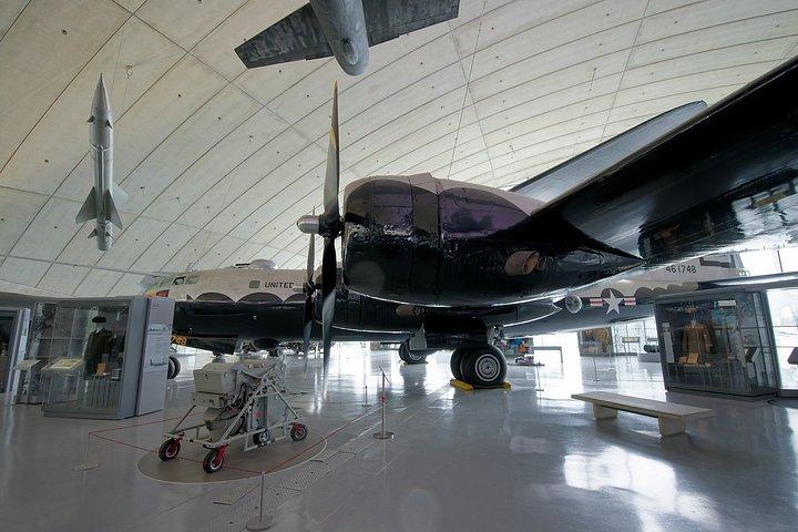 ダックスフォードIWM飛行場WW2プライベートカートリップロンドンホテルピックアップ