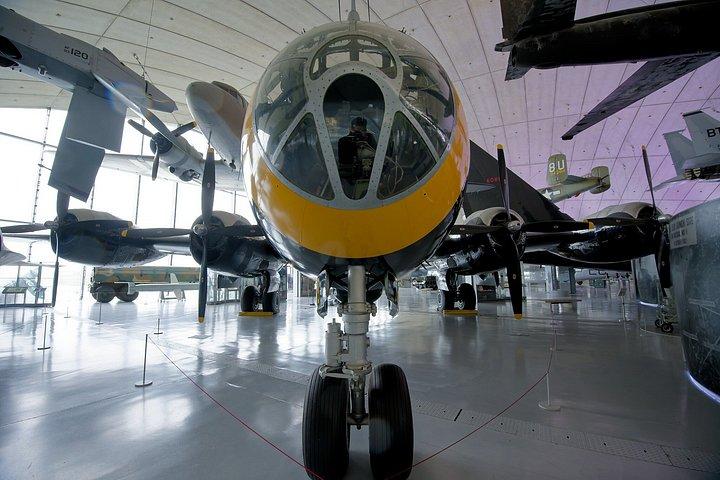 ダックスフォードIWM飛行場WW2プライベートカートリップロンドンホテルピックアップ