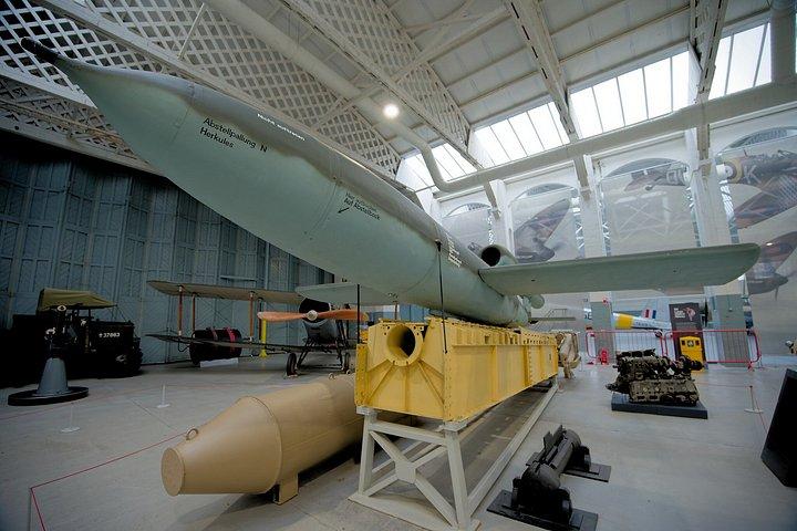ダックスフォードIWM飛行場WW2プライベートカートリップロンドンホテルピックアップ