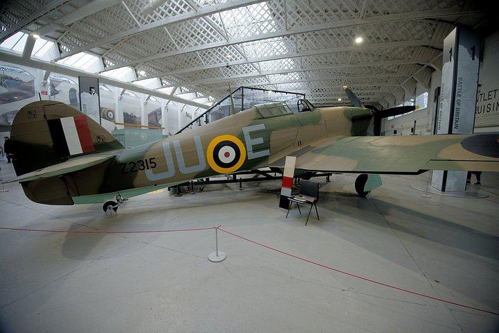 ダックスフォードIWM飛行場WW2プライベートカートリップロンドンホテルピックアップ