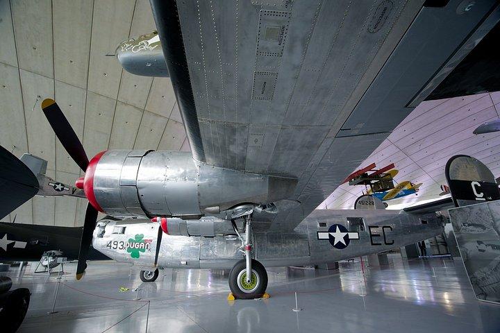 ダックスフォードIWM飛行場WW2プライベートカートリップロンドンホテルピックアップ