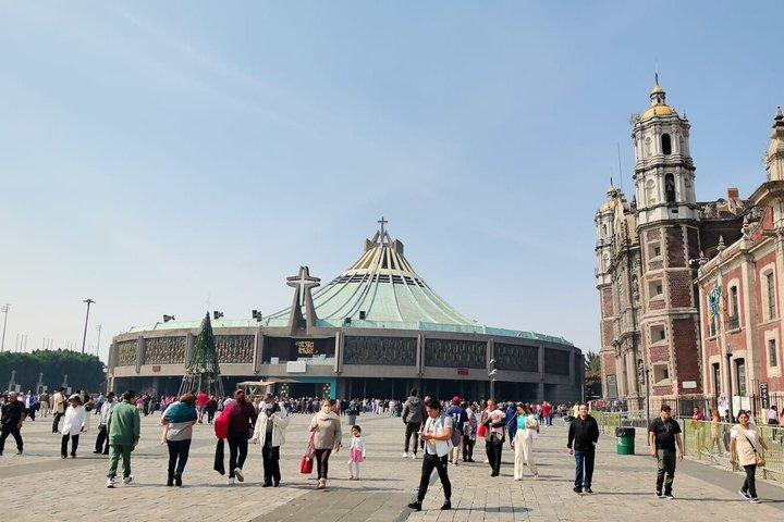 Traditionele katholieke rondleiding door de Basiliek van Onze-Lieve-Vrouw van Guadalupe