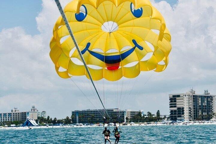 Parasailing rund um St. Pete Beach
