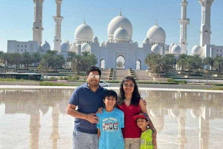 Aktiviteter i nærheden af Zayed Mosque Corniche Louvre