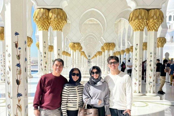 Aktiviteter i nærheden af Zayed Mosque Corniche Louvre