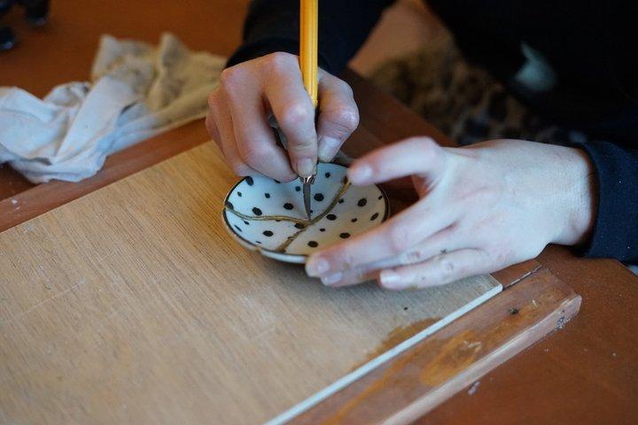 Tokyo Workshop tradizionale di Kintsugi ad Asakusa Gold Repair Art