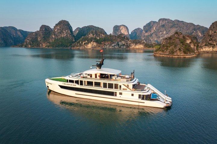 Från Hanoi : 5 - Stjärnig Lyxig Naturskön Kryssning i Ha Long och Lan Ha Bay
