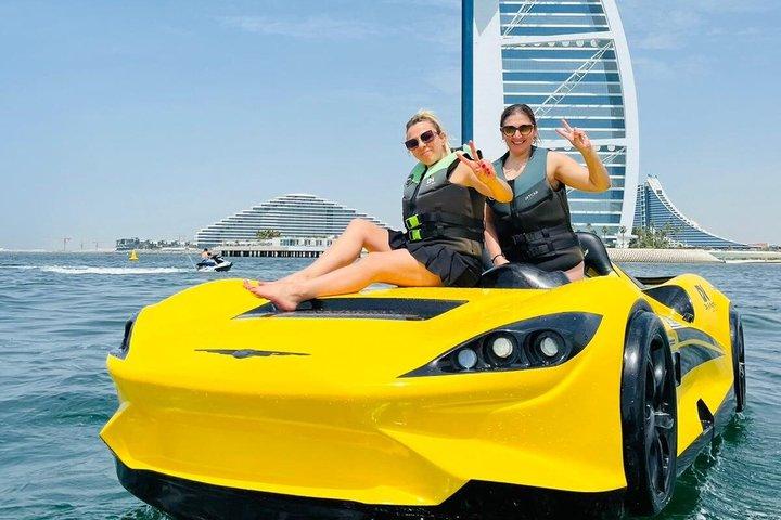 ジュメイラ・ラグジュアリー・ウォーター・スーパーカー・エクスペリエンスでのドバイ・ジェットカー・ライド