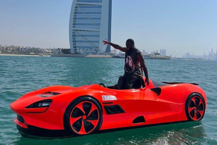 Balade en voiture à réaction de Dubaï dans Jumeirah Luxury Water Supercar Experience