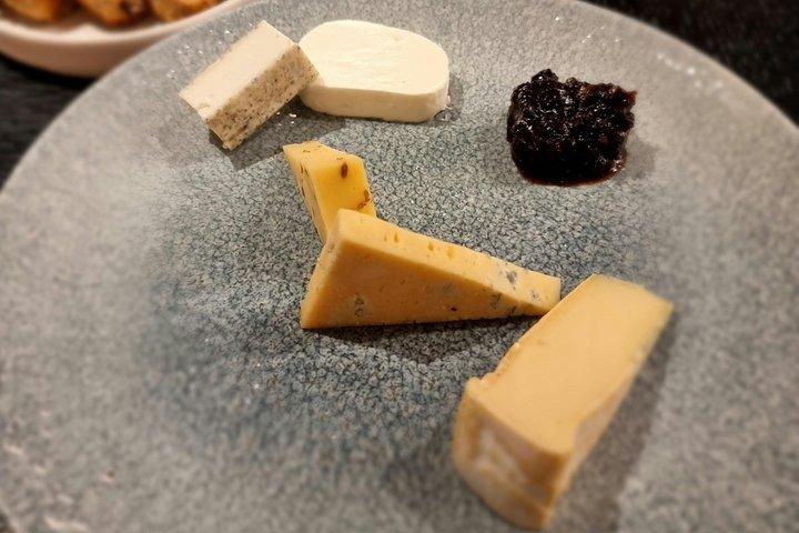 Riga Old Town Tour com degustação de vinho e queijo letão