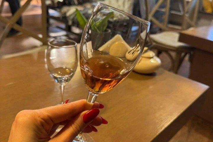 Riga Old Town Tour com degustação de vinho e queijo letão