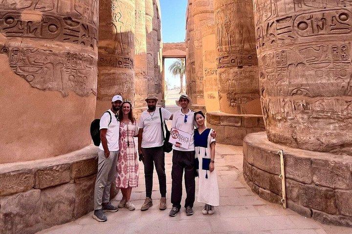 アブ シンベルと熱気球を含む、アスワンからルクソールまでの 4 日間のナイル クルーズ
