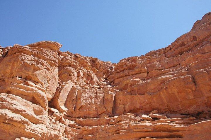 Sharm El-Sheikh : ブルーホール、キャニオン＆ダハブへのジープアドベンチャー