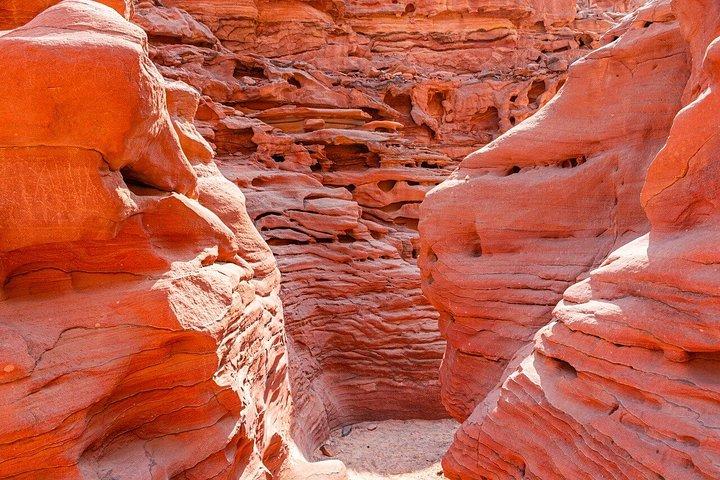 Sharm El-Sheikh : ブルーホール、キャニオン＆ダハブへのジープアドベンチャー