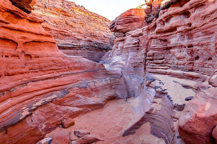 Sharm El-Sheikh : ブルーホール、キャニオン＆ダハブへのジープアドベンチャー