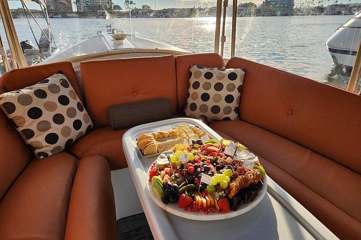Newport Beach Self Captain Duffy Boot mieten
