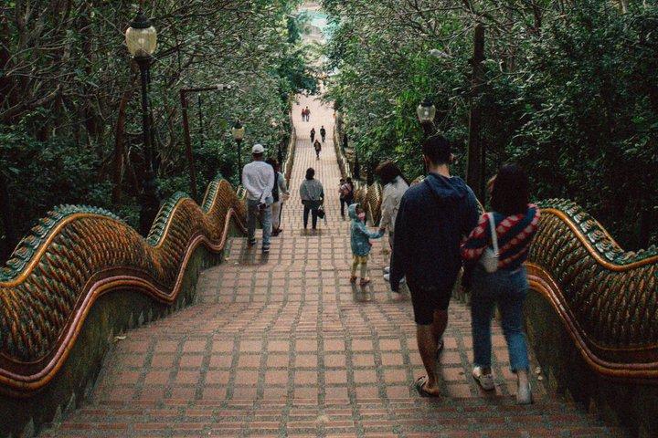 チェンマイ市内プライベートツアー： 有名な寺院&展望台