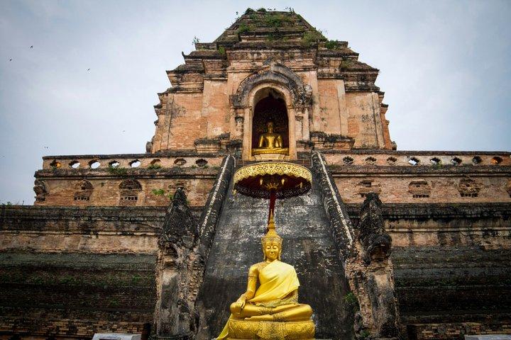 チェンマイ市内プライベートツアー： 有名な寺院&展望台