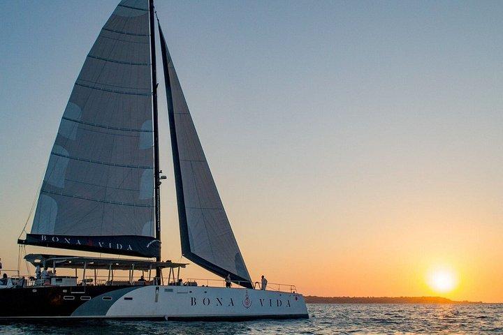 カルタヘナ湾のカタマラン船から見る夕日