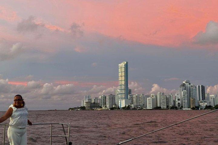 カルタヘナ湾のカタマラン船から見る夕日