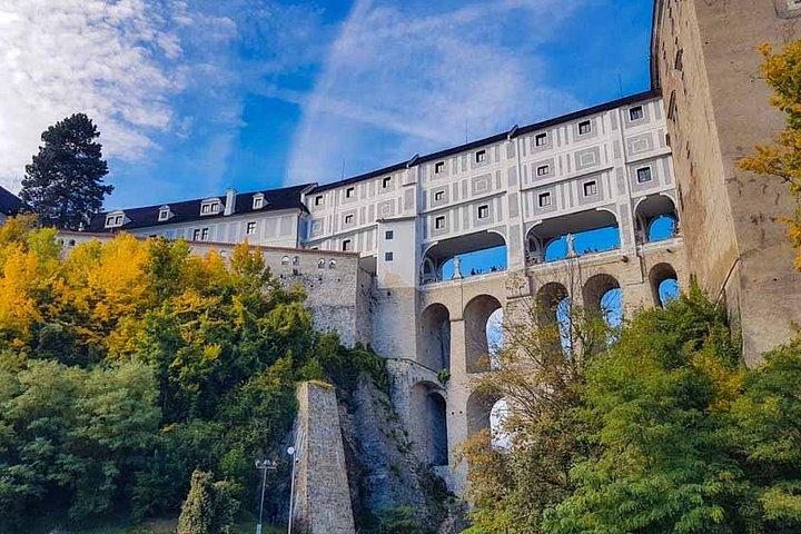 チェスキー・クルムロフ訪問でウィーンからザルツブルクへプライベート送迎