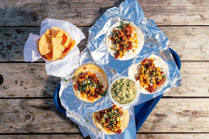 Locales conocen tour de tacos