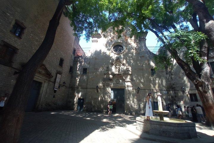 Barcellona senza tempo: rovine romane, quartiere gotico, ebraico e nato