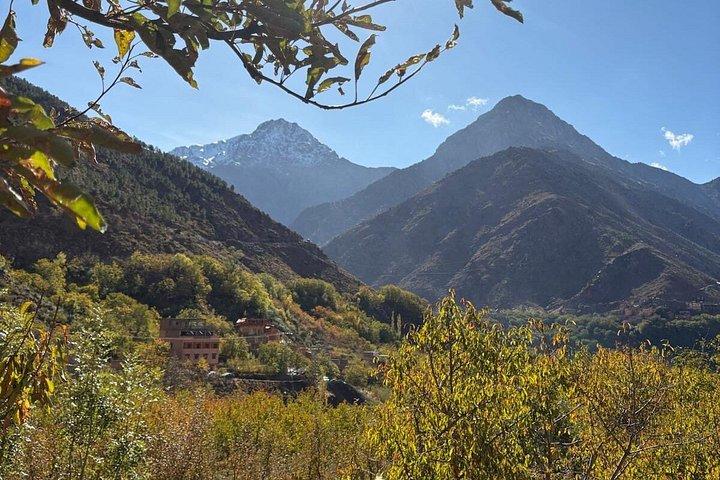 武装しての昼食付きイムリルへのアトラス山脈日帰り旅行