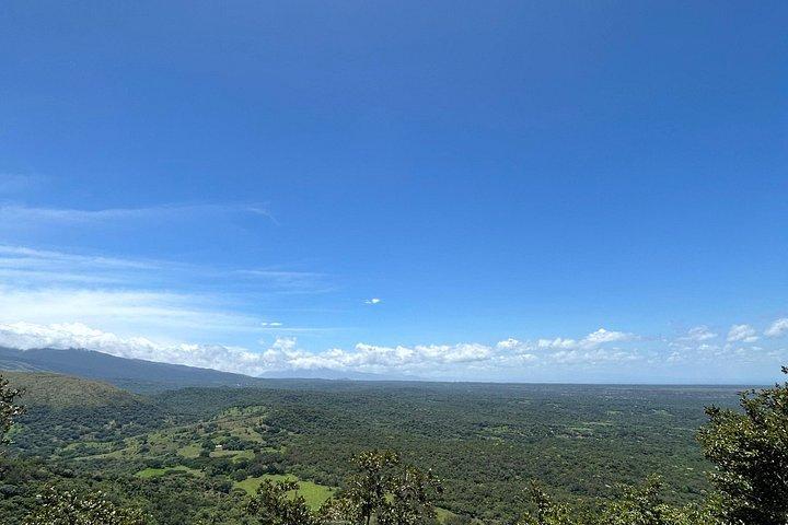 リンコン・デ・ラ・ビエハ火山山を巡るマウンテンバイクツアー