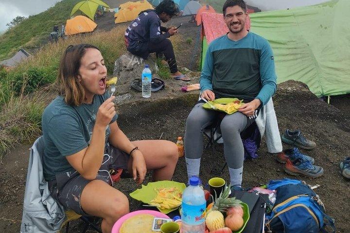 リンジャニ山トレッキング2日1泊サミット