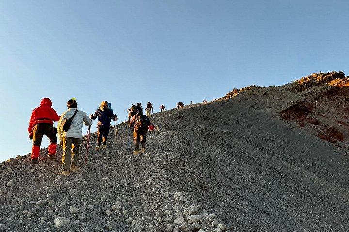 Mt Rinjani Trekking 2 Days 1 Night Summit