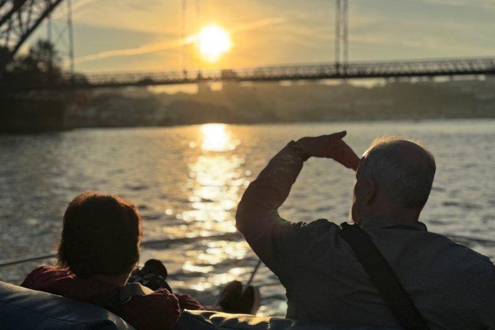 Porto : Privécruise over de Douro-rivier met 6 bruggen, zonsondergang en drankje